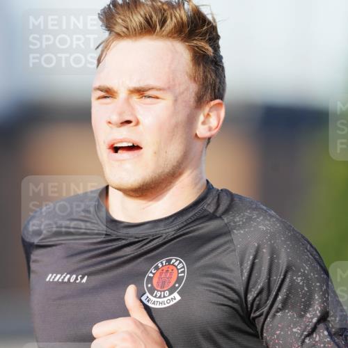03.10.2026 - Köhlbrandbrückenlauf LAZAROV Photography http://msf.ph/oto/10688005 03.10.2026 09:32:57 Position 3 1910, 1773 meine-sportfotos.de