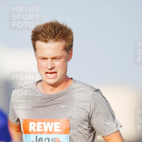 03.10.2026 - Köhlbrandbrückenlauf LAZAROV Photography http://msf.ph/oto/10688326 03.10.2026 09:34:46 Position 3 2102 meine-sportfotos.de
