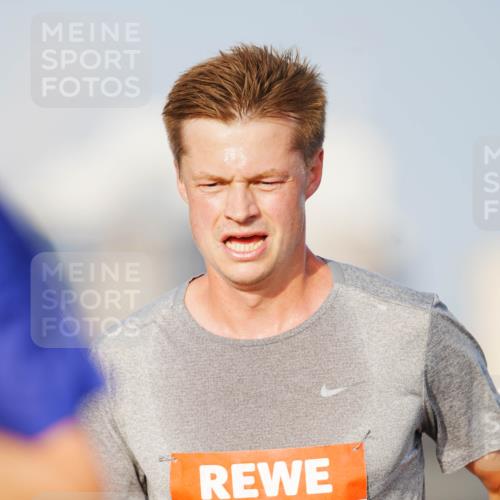 03.10.2026 - Köhlbrandbrückenlauf LAZAROV Photography http://msf.ph/oto/10688328 03.10.2026 09:34:46 Position 3 2102 meine-sportfotos.de