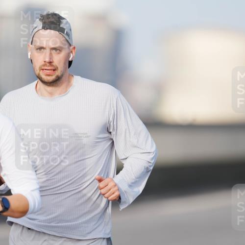 03.10.2026 - Köhlbrandbrückenlauf LAZAROV Photography http://msf.ph/oto/10688605 03.10.2026 09:37:25 Position 3  meine-sportfotos.de