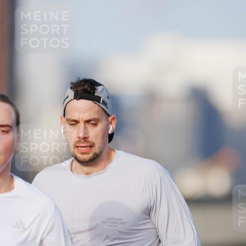 03.10.2026 - Köhlbrandbrückenlauf LAZAROV Photography http://msf.ph/oto/10688614 03.10.2026 09:37:25 Position 3  meine-sportfotos.de
