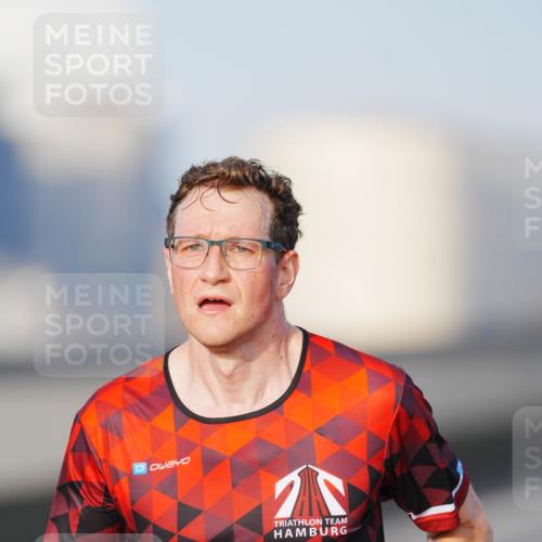 03.10.2026 - Köhlbrandbrückenlauf LAZAROV Photography http://msf.ph/oto/10688700 03.10.2026 09:39:30 Position 3  meine-sportfotos.de