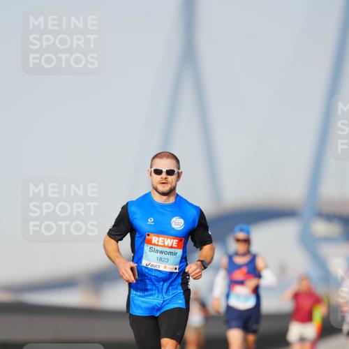 03.10.2026 - Köhlbrandbrückenlauf LAZAROV Photography http://msf.ph/oto/10688807 03.10.2026 09:40:04 Position 3 1823 meine-sportfotos.de