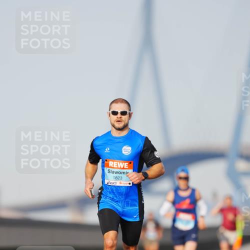 03.10.2026 - Köhlbrandbrückenlauf LAZAROV Photography http://msf.ph/oto/10688810 03.10.2026 09:40:04 Position 3 1823 meine-sportfotos.de