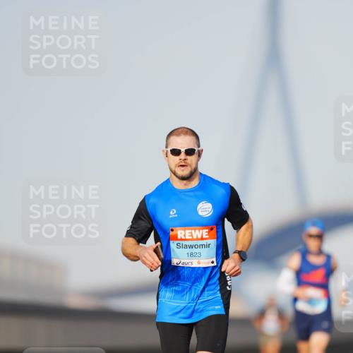 03.10.2026 - Köhlbrandbrückenlauf LAZAROV Photography http://msf.ph/oto/10688816 03.10.2026 09:40:05 Position 3 1823 meine-sportfotos.de