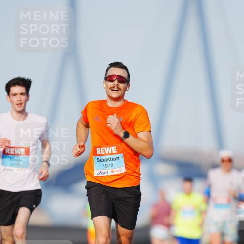 03.10.2026 - Köhlbrandbrückenlauf LAZAROV Photography http://msf.ph/oto/10688850 03.10.2026 09:40:16 Position 3 3803, 1972 meine-sportfotos.de