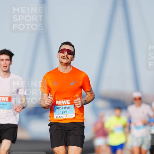 03.10.2026 - Köhlbrandbrückenlauf LAZAROV Photography http://msf.ph/oto/10688852 03.10.2026 09:40:16 Position 3 09, 1972 meine-sportfotos.de