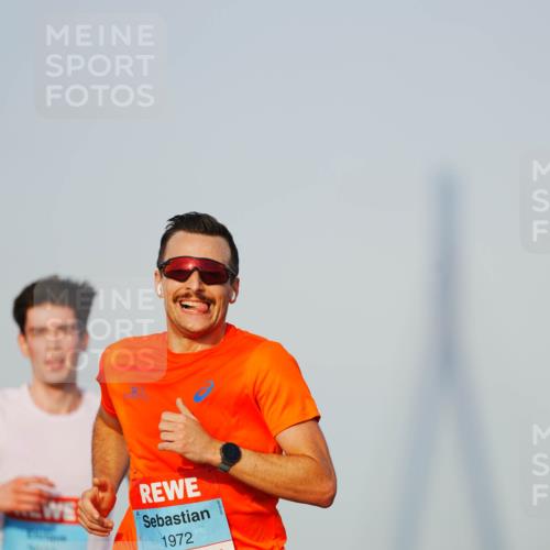 03.10.2026 - Köhlbrandbrückenlauf LAZAROV Photography http://msf.ph/oto/10688867 03.10.2026 09:40:18 Position 3 3003, 1972 meine-sportfotos.de