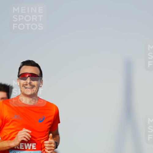 03.10.2026 - Köhlbrandbrückenlauf LAZAROV Photography http://msf.ph/oto/10688875 03.10.2026 09:40:19 Position 3 1972 meine-sportfotos.de