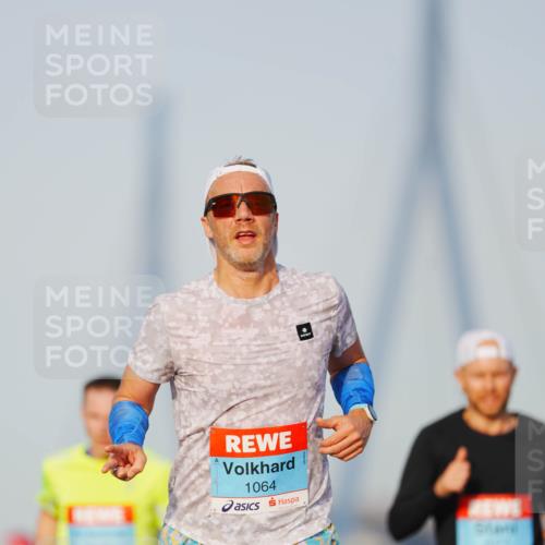 03.10.2026 - Köhlbrandbrückenlauf LAZAROV Photography http://msf.ph/oto/10688909 03.10.2026 09:40:25 Position 3 1064 meine-sportfotos.de