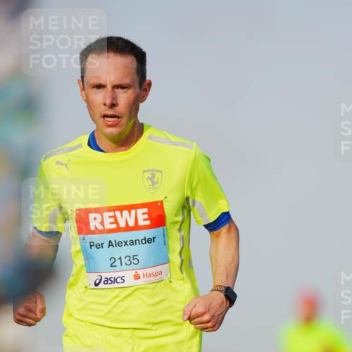 03.10.2026 - Köhlbrandbrückenlauf LAZAROV Photography http://msf.ph/oto/10688929 03.10.2026 09:40:28 Position 3 2135 meine-sportfotos.de
