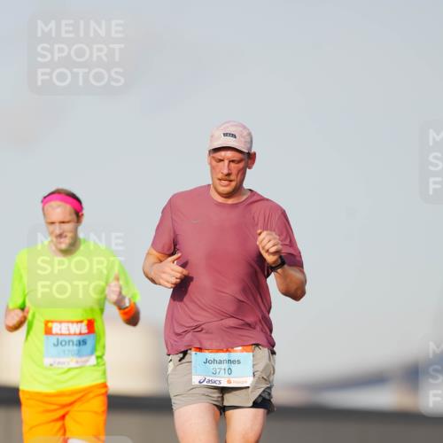 03.10.2026 - Köhlbrandbrückenlauf LAZAROV Photography http://msf.ph/oto/10688937 03.10.2026 09:40:31 Position 3 1702, 3710 meine-sportfotos.de