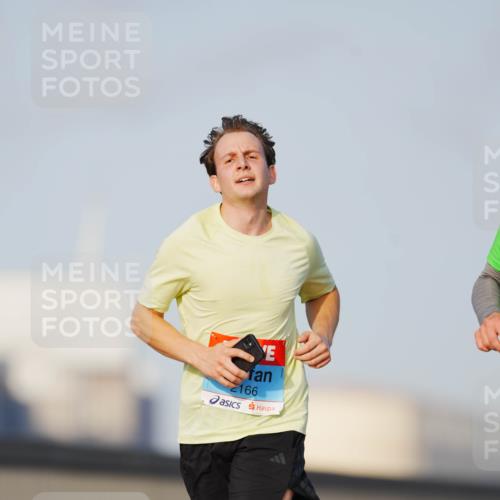 03.10.2026 - Köhlbrandbrückenlauf LAZAROV Photography http://msf.ph/oto/10689016 03.10.2026 09:40:46 Position 3 166 meine-sportfotos.de
