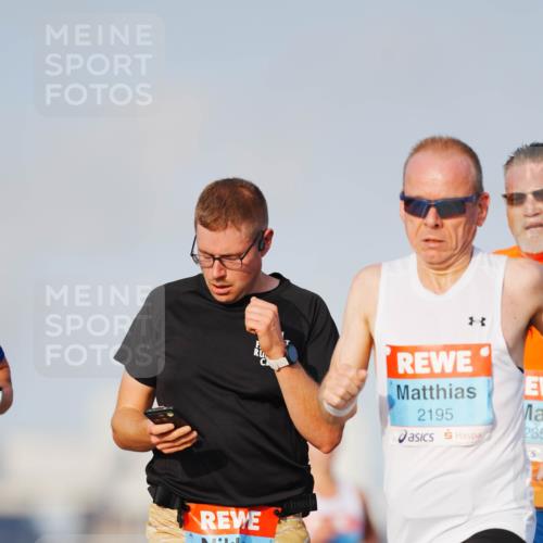 03.10.2026 - Köhlbrandbrückenlauf LAZAROV Photography http://msf.ph/oto/10689194 03.10.2026 09:41:33 Position 3 2158, 2195, 235 meine-sportfotos.de