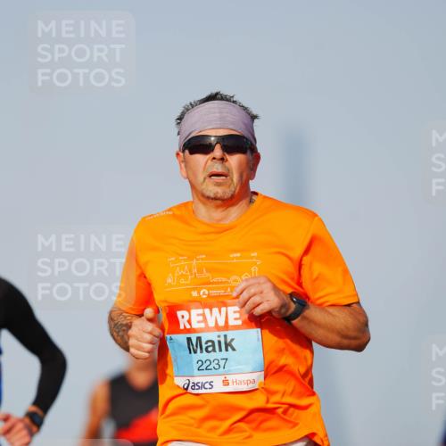 03.10.2026 - Köhlbrandbrückenlauf LAZAROV Photography http://msf.ph/oto/10689500 03.10.2026 09:42:44 Position 3 27, 04, 25, 03, 50, 25, 32, 21, 16, 2237 meine-sportfotos.de