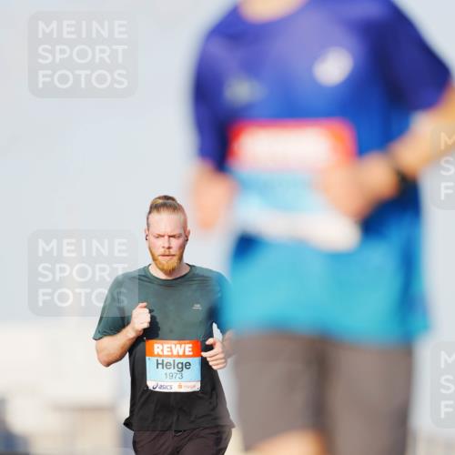 03.10.2026 - Köhlbrandbrückenlauf LAZAROV Photography http://msf.ph/oto/10689529 03.10.2026 09:42:50 Position 3 1973 meine-sportfotos.de