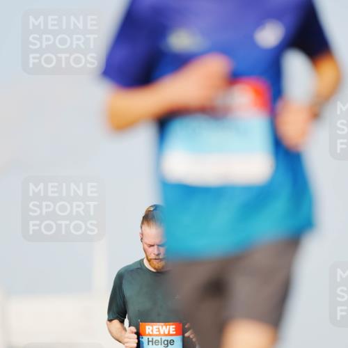 03.10.2026 - Köhlbrandbrückenlauf LAZAROV Photography http://msf.ph/oto/10689533 03.10.2026 09:42:50 Position 3 1973 meine-sportfotos.de