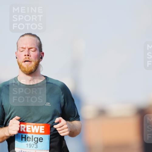 03.10.2026 - Köhlbrandbrückenlauf LAZAROV Photography http://msf.ph/oto/10689548 03.10.2026 09:42:54 Position 3 1973 meine-sportfotos.de