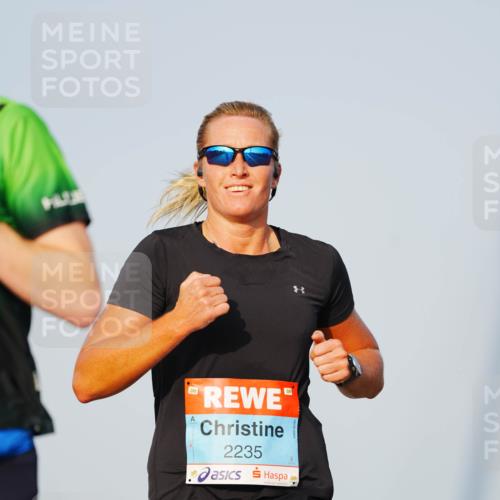 03.10.2026 - Köhlbrandbrückenlauf LAZAROV Photography http://msf.ph/oto/10689664 03.10.2026 09:43:25 Position 3 40, 2235, 40 meine-sportfotos.de