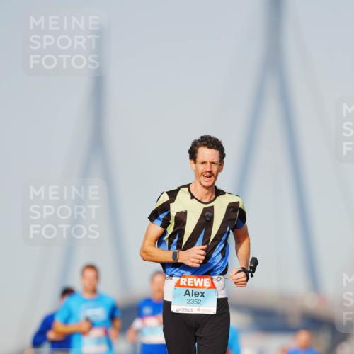 03.10.2026 - Köhlbrandbrückenlauf LAZAROV Photography http://msf.ph/oto/10689679 03.10.2026 09:43:30 Position 3 2352 meine-sportfotos.de