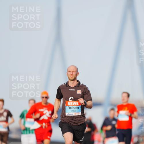 03.10.2026 - Köhlbrandbrückenlauf LAZAROV Photography http://msf.ph/oto/10689917 03.10.2026 09:44:22 Position 3 1531 meine-sportfotos.de