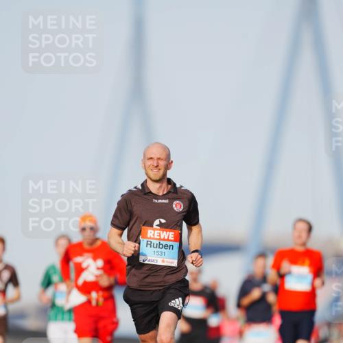 03.10.2026 - Köhlbrandbrückenlauf LAZAROV Photography http://msf.ph/oto/10689922 03.10.2026 09:44:22 Position 3 1531 meine-sportfotos.de