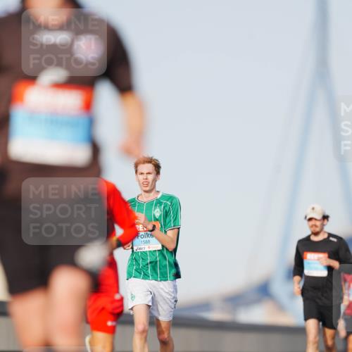 03.10.2026 - Köhlbrandbrückenlauf LAZAROV Photography http://msf.ph/oto/10689942 03.10.2026 09:44:26 Position 3  meine-sportfotos.de