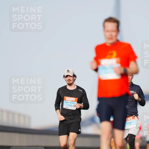 03.10.2026 - Köhlbrandbrückenlauf LAZAROV Photography http://msf.ph/oto/10689961 03.10.2026 09:44:30 Position 3 2137, 3798 meine-sportfotos.de