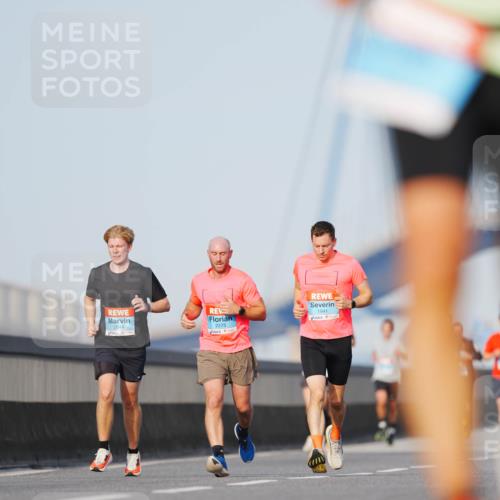 03.10.2026 - Köhlbrandbrückenlauf LAZAROV Photography http://msf.ph/oto/10690016 03.10.2026 09:44:40 Position 3 2044, 2275, 1941 meine-sportfotos.de
