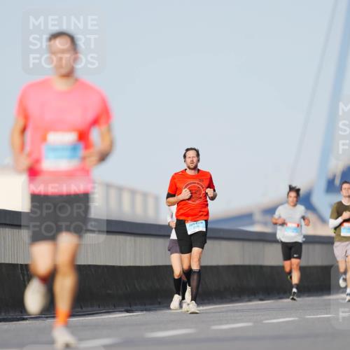 03.10.2026 - Köhlbrandbrückenlauf LAZAROV Photography http://msf.ph/oto/10690042 03.10.2026 09:44:47 Position 3  meine-sportfotos.de
