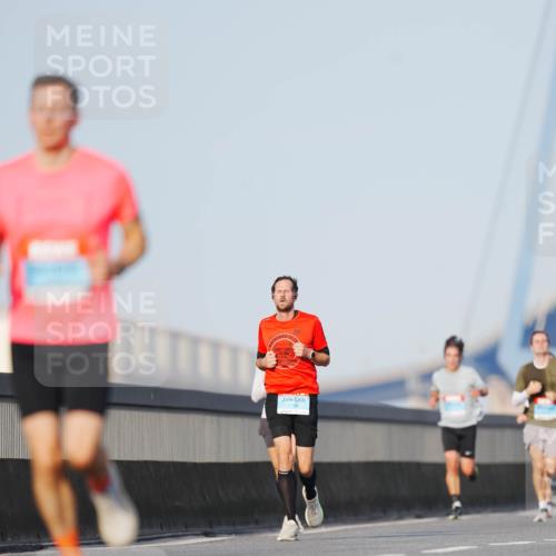 03.10.2026 - Köhlbrandbrückenlauf LAZAROV Photography http://msf.ph/oto/10690047 03.10.2026 09:44:48 Position 3  meine-sportfotos.de