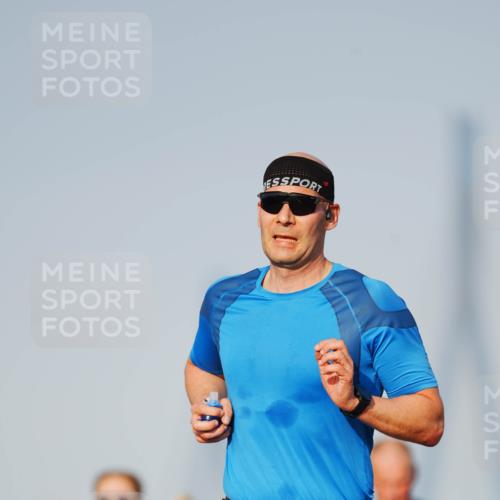03.10.2026 - Köhlbrandbrückenlauf LAZAROV Photography http://msf.ph/oto/10690121 03.10.2026 09:45:05 Position 3  meine-sportfotos.de