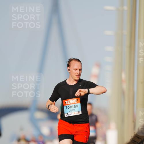 03.10.2026 - Köhlbrandbrückenlauf LAZAROV Photography http://msf.ph/oto/10690211 03.10.2026 09:45:24 Position 3 2049 meine-sportfotos.de