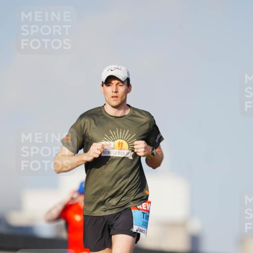 03.10.2026 - Köhlbrandbrückenlauf LAZAROV Photography http://msf.ph/oto/10690307 03.10.2026 09:45:50 Position 3 220 meine-sportfotos.de