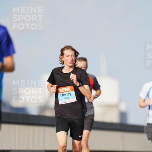 03.10.2026 - Köhlbrandbrückenlauf LAZAROV Photography http://msf.ph/oto/10690338 03.10.2026 09:45:55 Position 3 1695 meine-sportfotos.de