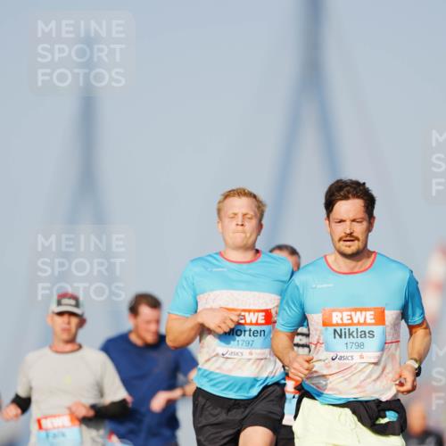 03.10.2026 - Köhlbrandbrückenlauf LAZAROV Photography http://msf.ph/oto/10690384 03.10.2026 09:46:06 Position 3 1797, 1798 meine-sportfotos.de
