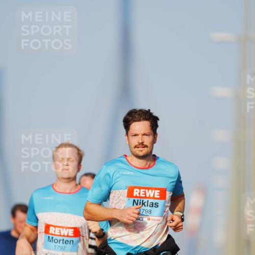 03.10.2026 - Köhlbrandbrückenlauf LAZAROV Photography http://msf.ph/oto/10690390 03.10.2026 09:46:07 Position 3 1797, 1798 meine-sportfotos.de