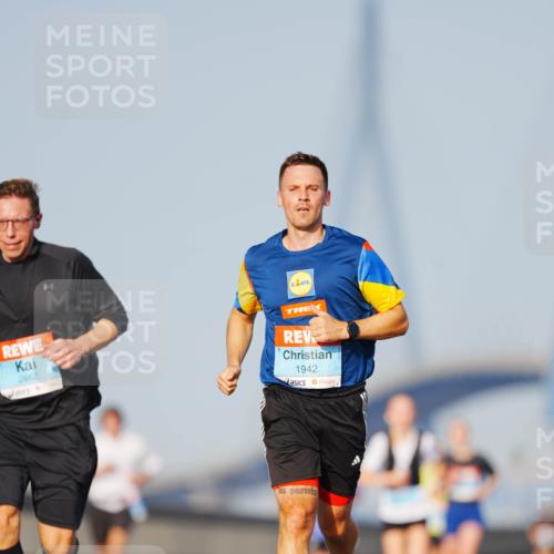 03.10.2026 - Köhlbrandbrückenlauf LAZAROV Photography http://msf.ph/oto/10690424 03.10.2026 09:46:17 Position 3 2462, 1942 meine-sportfotos.de