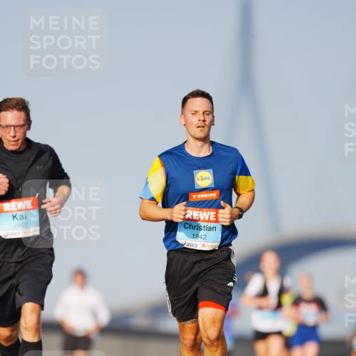 03.10.2026 - Köhlbrandbrückenlauf LAZAROV Photography http://msf.ph/oto/10690427 03.10.2026 09:46:17 Position 3 2462, 1942 meine-sportfotos.de