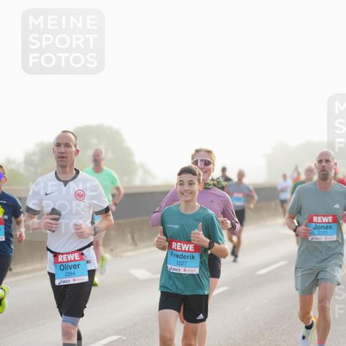 03.10.2026 - Köhlbrandbrückenlauf LAZAROV Photography http://msf.ph/oto/10697205 03.10.2026 09:15:56 Position 3 2294, 1227, 2222 meine-sportfotos.de