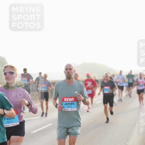 03.10.2026 - Köhlbrandbrückenlauf LAZAROV Photography http://msf.ph/oto/10697211 03.10.2026 09:15:57 Position 3 2211, 2222 meine-sportfotos.de
