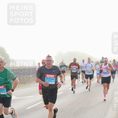 03.10.2026 - Köhlbrandbrückenlauf LAZAROV Photography http://msf.ph/oto/10697236 03.10.2026 09:15:59 Position 3 1054, 2344 meine-sportfotos.de