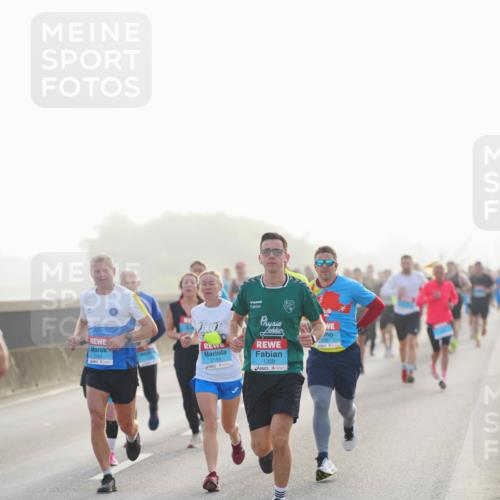 03.10.2026 - Köhlbrandbrückenlauf LAZAROV Photography http://msf.ph/oto/10697266 03.10.2026 09:16:04 Position 3 2143, 2144, 1359 meine-sportfotos.de