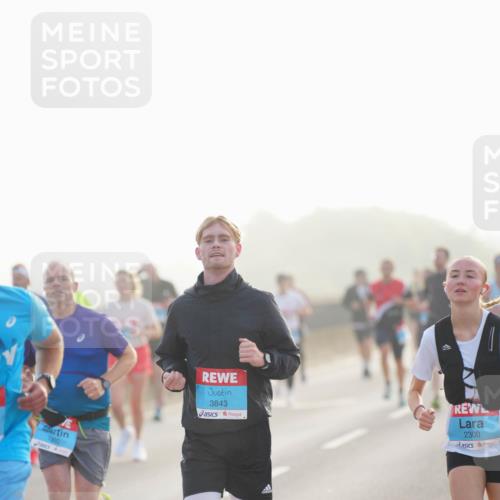 03.10.2026 - Köhlbrandbrückenlauf LAZAROV Photography http://msf.ph/oto/10697366 03.10.2026 09:16:18 Position 3 1300, 3843, 2300 meine-sportfotos.de