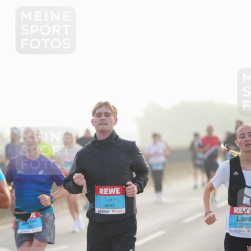 03.10.2026 - Köhlbrandbrückenlauf LAZAROV Photography http://msf.ph/oto/10697368 03.10.2026 09:16:19 Position 3 1300, 3843, 2300 meine-sportfotos.de