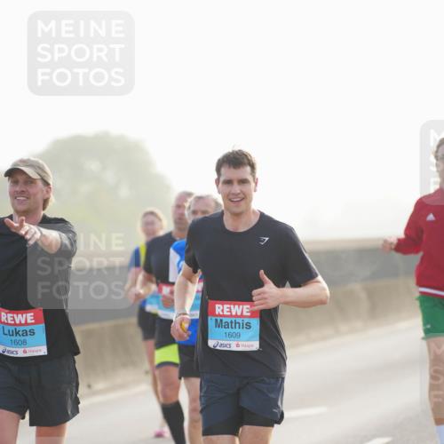 03.10.2026 - Köhlbrandbrückenlauf LAZAROV Photography http://msf.ph/oto/10697440 03.10.2026 09:16:29 Position 3 188, 1608, 1609 meine-sportfotos.de