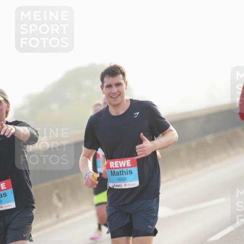 03.10.2026 - Köhlbrandbrückenlauf LAZAROV Photography http://msf.ph/oto/10697446 03.10.2026 09:16:30 Position 3 8, 1609 meine-sportfotos.de