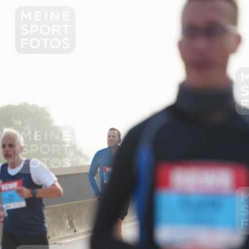 03.10.2026 - Köhlbrandbrückenlauf LAZAROV Photography http://msf.ph/oto/10697539 03.10.2026 09:16:42 Position 3  meine-sportfotos.de