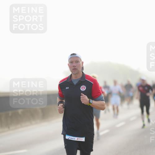 03.10.2026 - Köhlbrandbrückenlauf LAZAROV Photography http://msf.ph/oto/10697543 03.10.2026 09:16:43 Position 3  meine-sportfotos.de