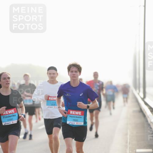 03.10.2026 - Köhlbrandbrückenlauf LAZAROV Photography http://msf.ph/oto/10697636 03.10.2026 09:16:54 Position 3 2390, 3838, 4, 1600 meine-sportfotos.de